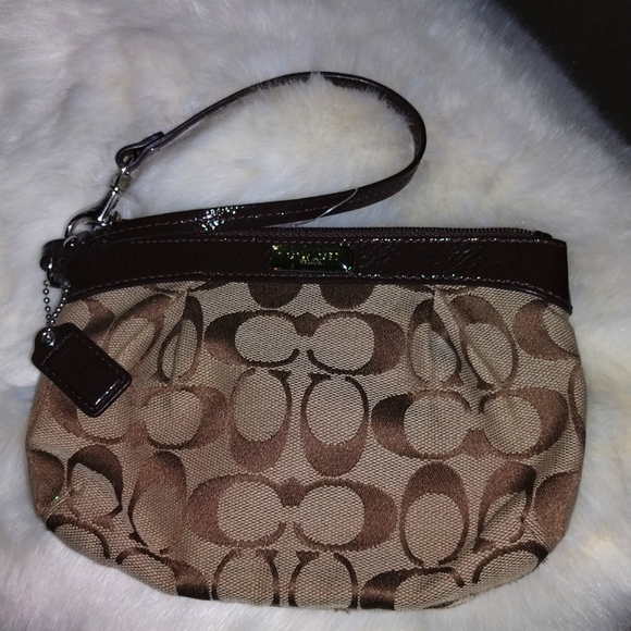 Coach Handbags - Coach Wristlet